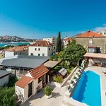 Appartement Miljas 2 *