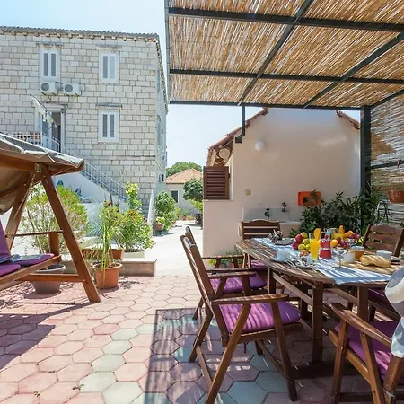 Apartment Miljas 2 *